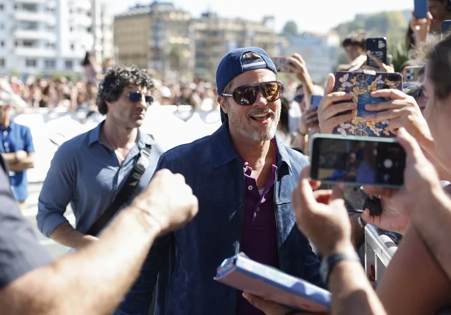 El actor estadounidense Brad Pitt llega a San Sebastián, España, donde asistirá a la 74ª edición del Festival Internacional de Cine
