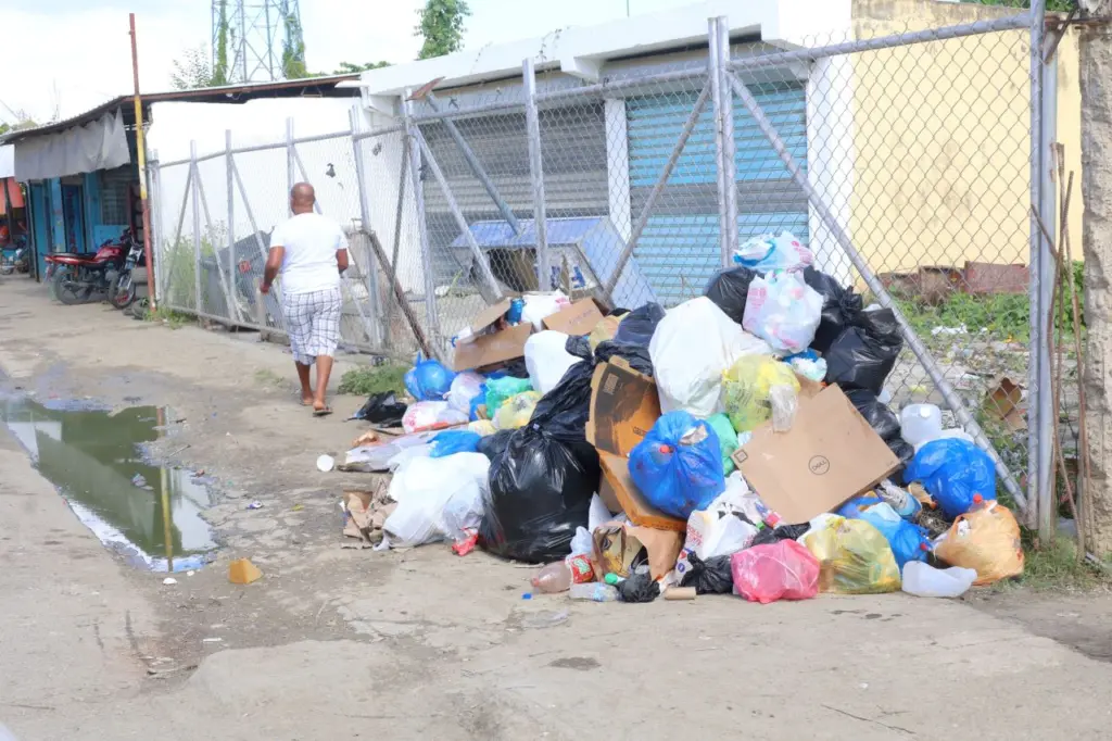 ¿Tiras basura en la calle? ¡Ten cuidado! La ley contempla multas de hasta mil salarios mínimos