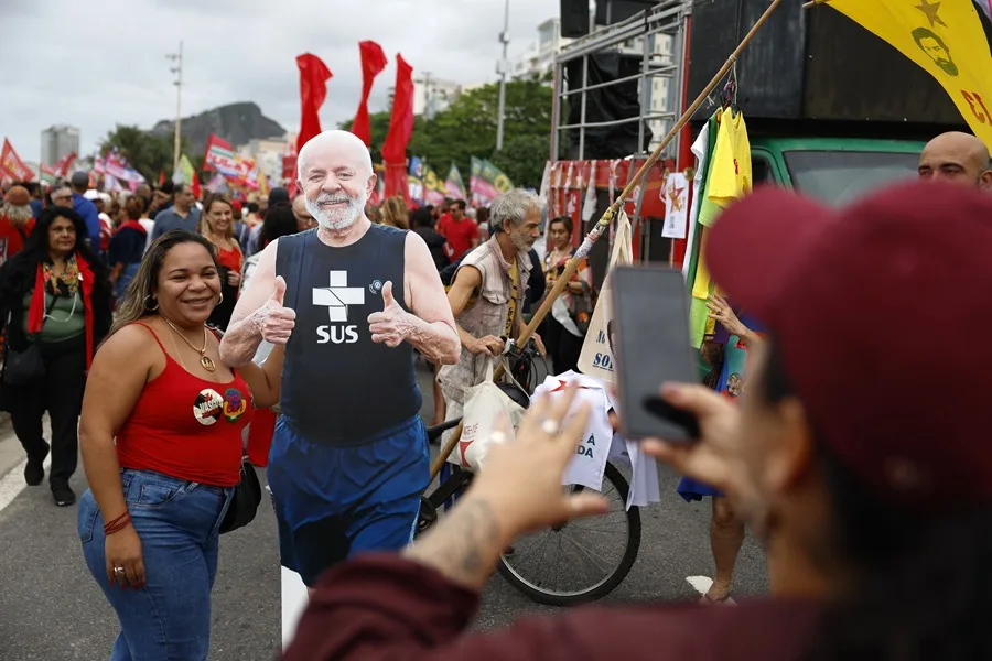 Lula da Silva moviliza a sus bases con marchas en varias ciudades de Brasil antes de las elecciones