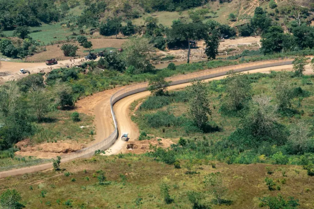 Inicia construcción de 14,5 kilómetros de muro fronterizo en Jimaní