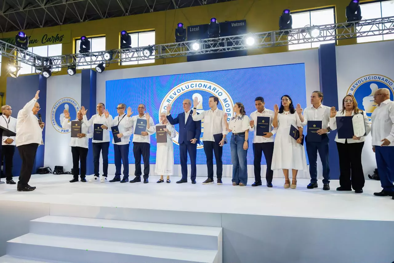 Abinader asume presidencia del PRM y promete competencia sin división ni ventajas del Estado