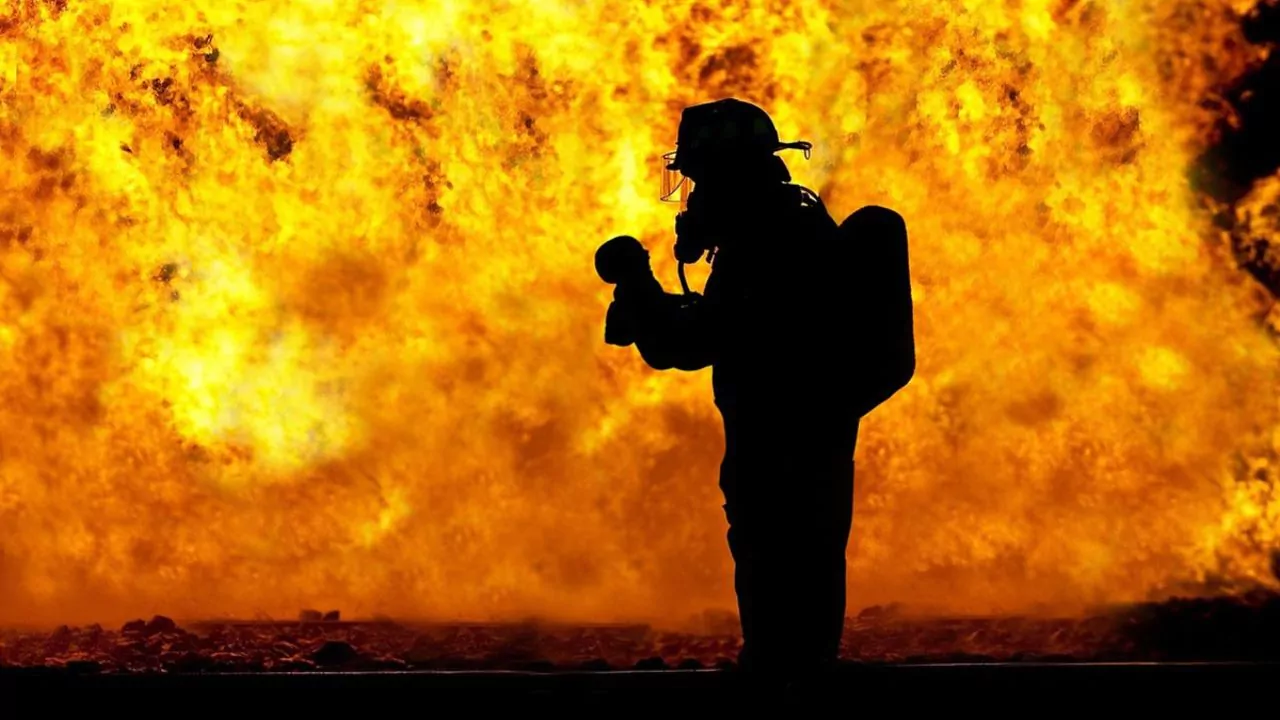 Los bomberos confirman cinco muertos, entre ellos tres niñas, en un incendio en Mao