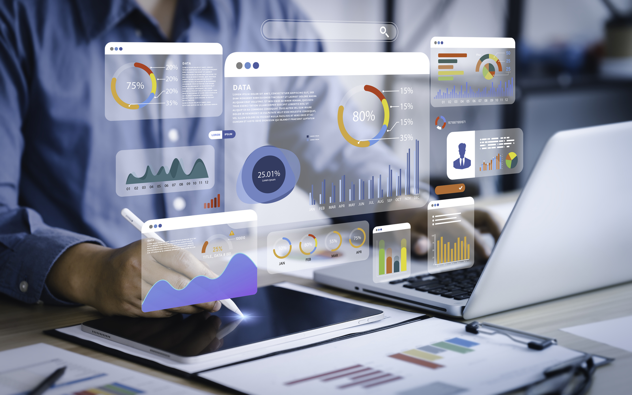 Pantallas con gráficos y paneles de análisis de datos en una tableta y una computadora portátil en un entorno de trabajo digital
