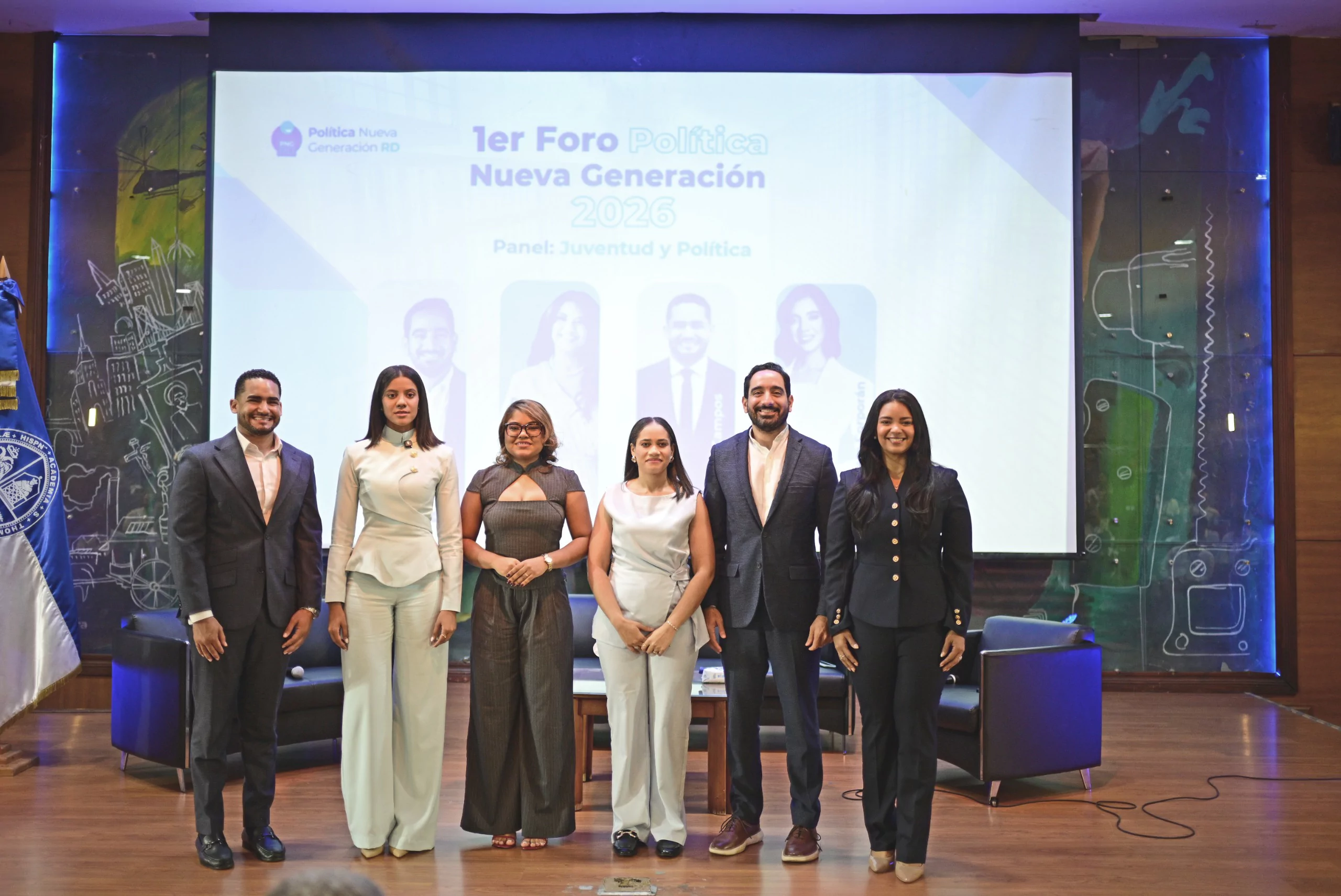 Participantes del foro Políticas RD Nueva Generación sobre juventud y política en la UASD