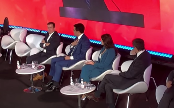 Panel en Buenos Aires con Jorge Macri y David Collado durante un encuentro sobre turismo y gestión pública