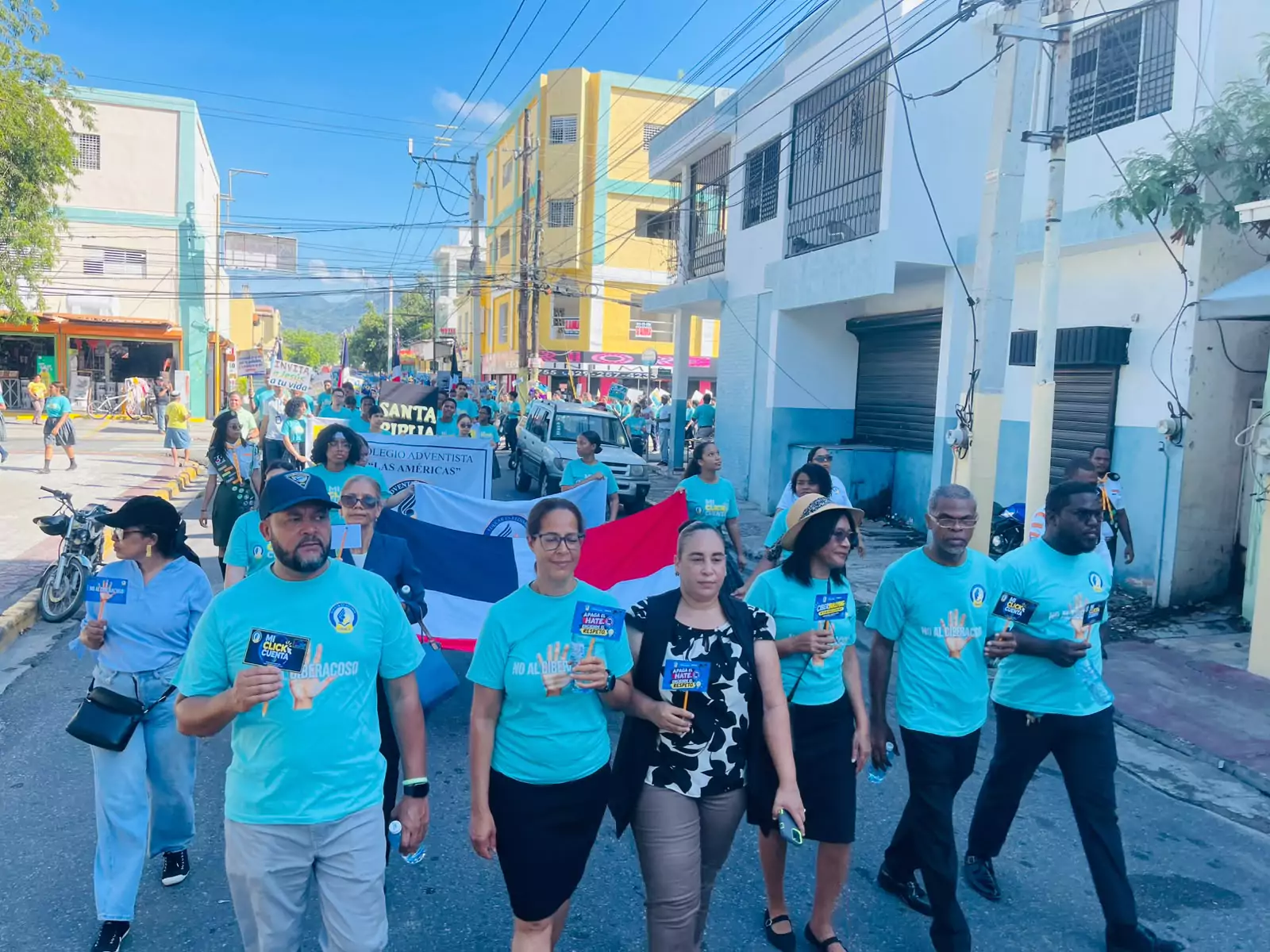 Marcha de la Educación Adventista en República Dominicana contra el ciberbullying y por el uso responsable de las redes sociales