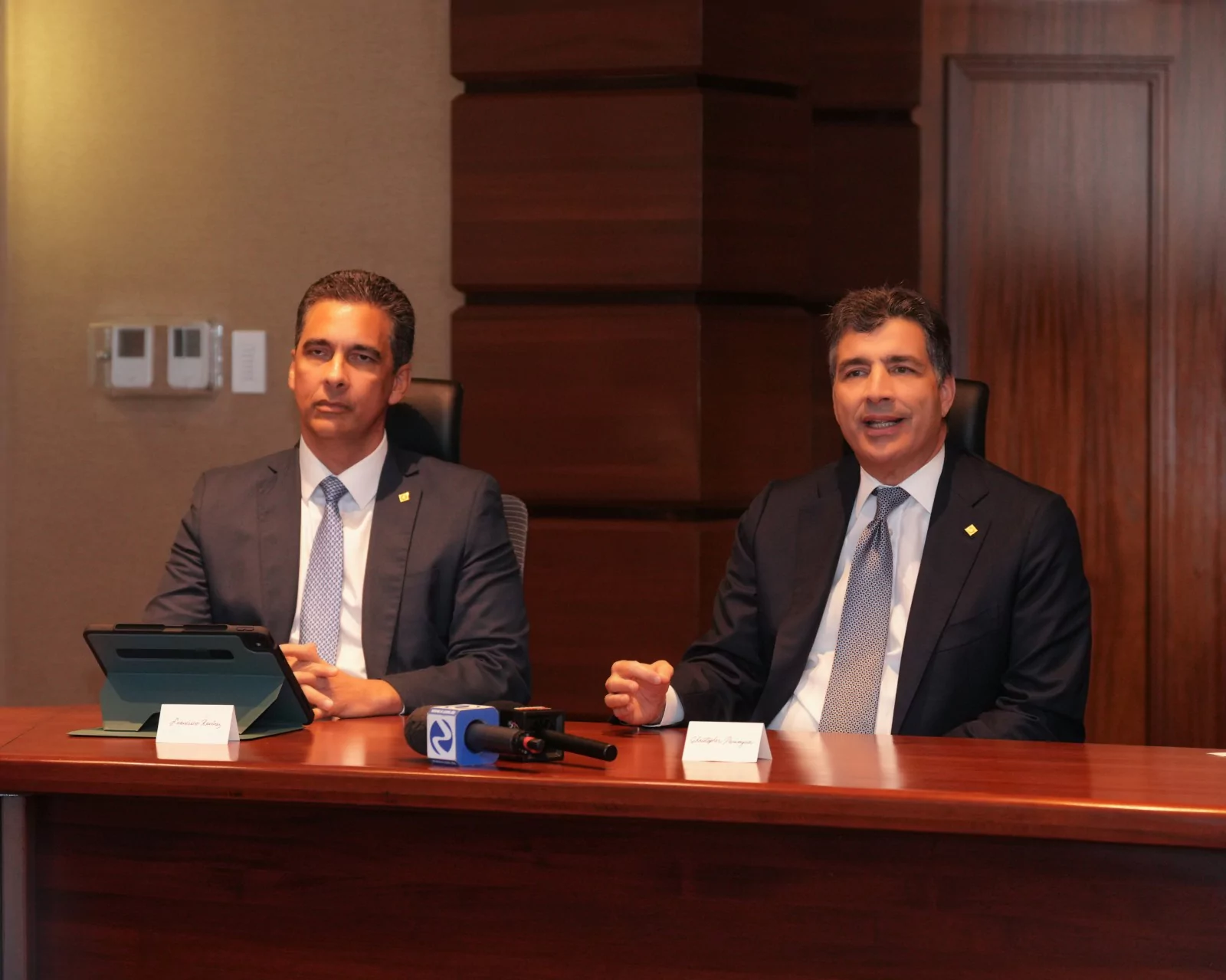 Ejecutivos del Banco Popular Dominicano durante anuncio sobre el millón de usuarios de Toke y su alcance en las microempresas