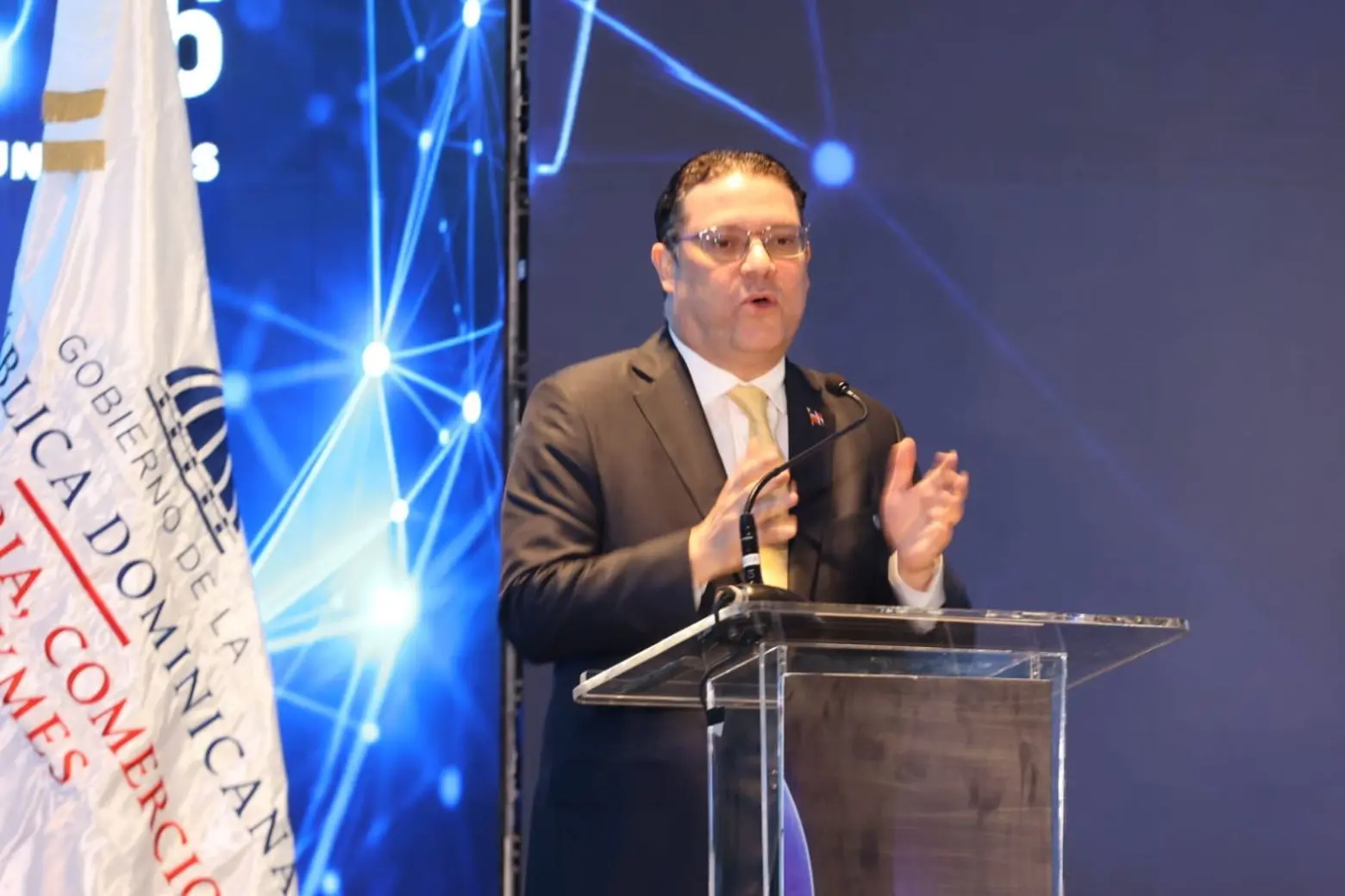 Gobierno dispone de cerca de 15 mil becas para formación tecnológica