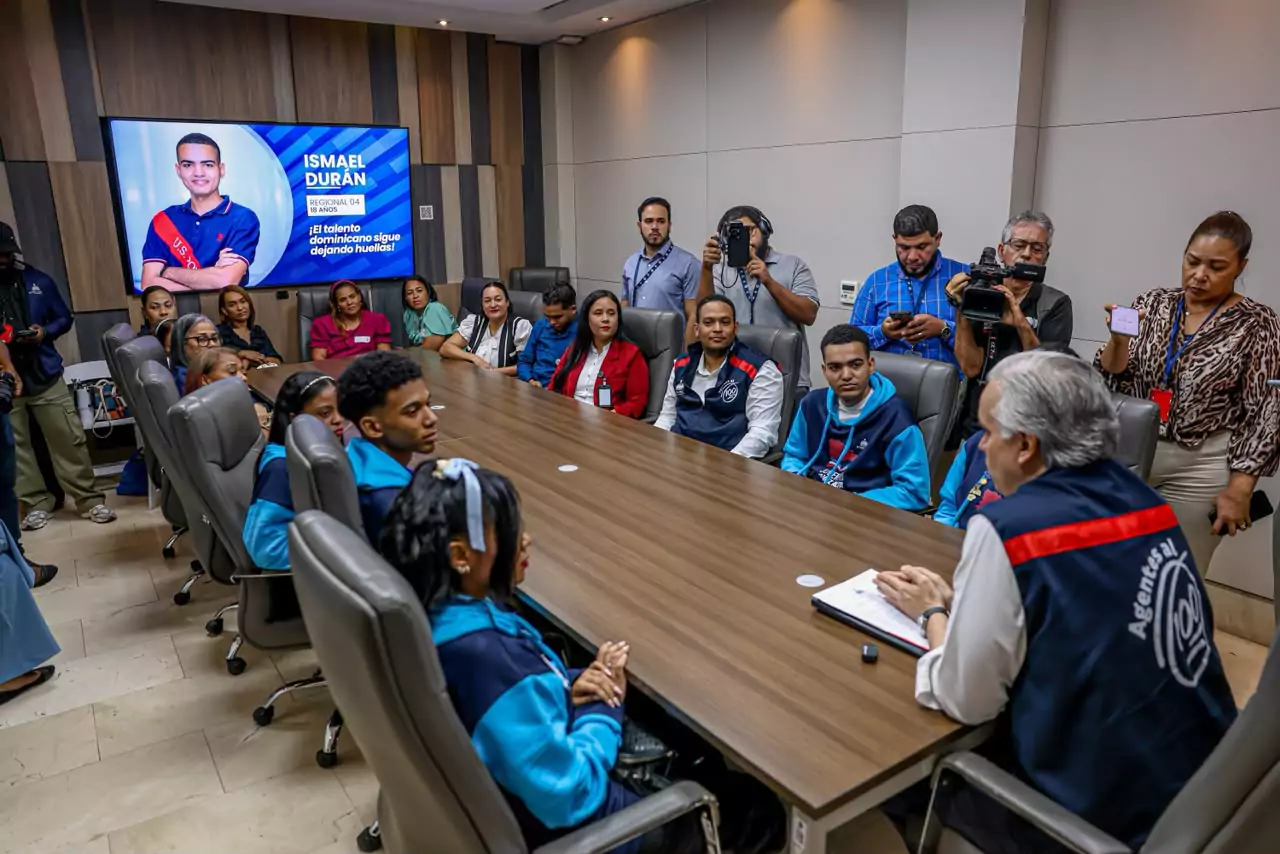 Estudiantes dominicanos participan en un encuentro tras realizar más de 500 horas de lectura en voz alta