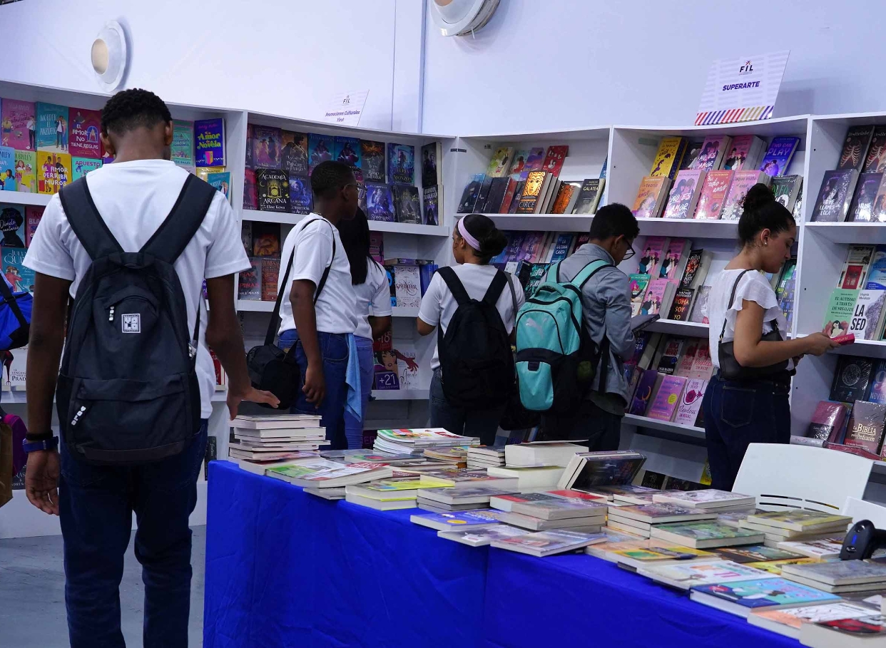 Muchos estudiantes de escuela y pocos compradores. Guillermo Burgos.