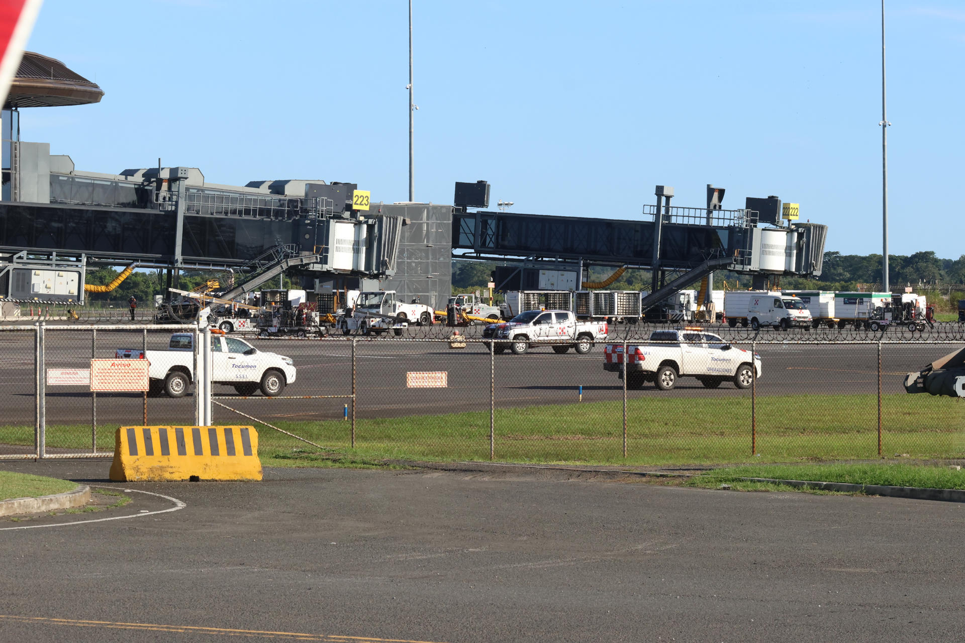 AME4650. CIUDAD DE PANAMÁ (PANAMÁ), 09/10/2026.- Fotografía que muestra el Aeropuerto Internacional de Tocumen este viernes, en la Ciudad de Panamá (Panamá). El Aeropuerto Internacional de Tocumen informó que ha reanudado sus operaciones aéreas luego de la suspensión temporal por el sismo de magnitud 7,7 que sacudió este viernes el sureste del país, con una profundidad de 10 kilómetros. EFE/Gabriel Rodríguez