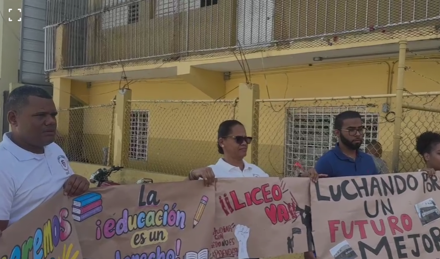 “Aulas de peligro”: 500 estudiantes arriesgan su vida en un liceo deteriorado de Los Tres Brazos