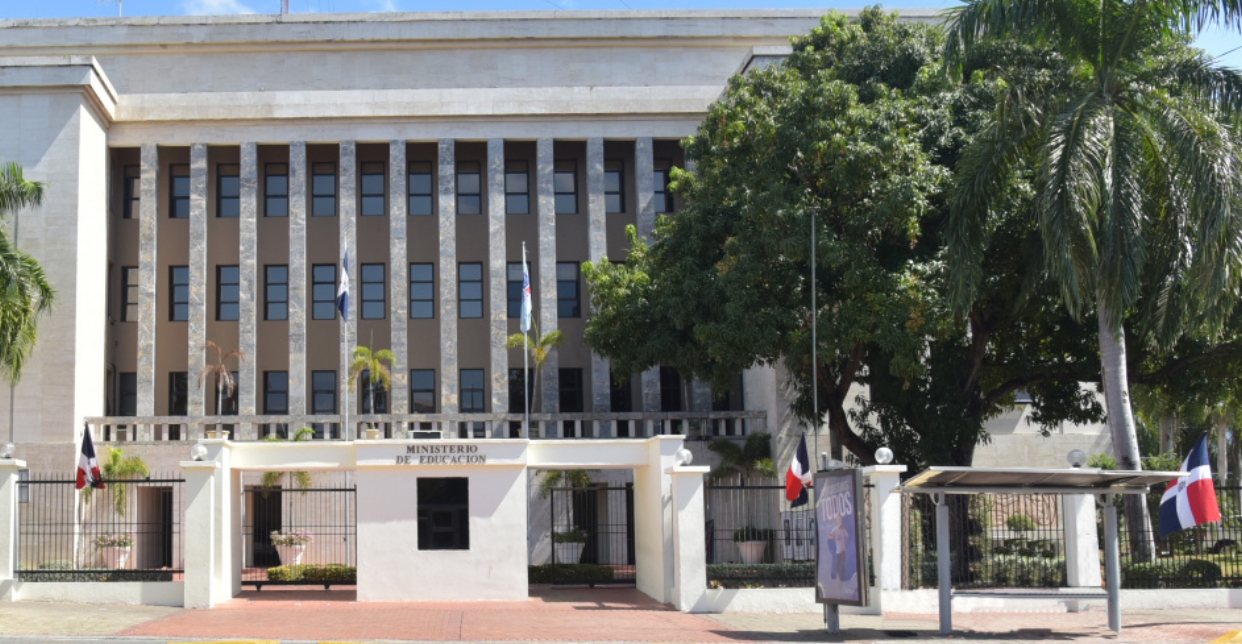 La reunión tuvo lugar ayer a puerta cerrada en el Ministerio de Educación.