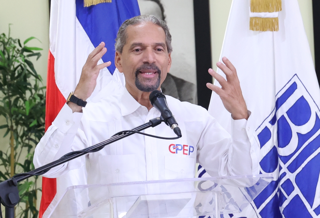 Juan Pablo Uribe, de la Comisión Permanente de Efemérides Nacionales/ José de León.