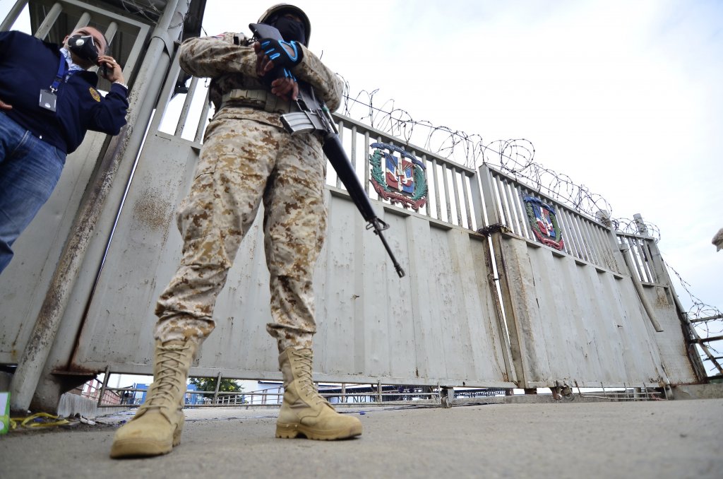 Militares dominicanos custodian la frontera dominicano-haitiana. Archivo/EFE.