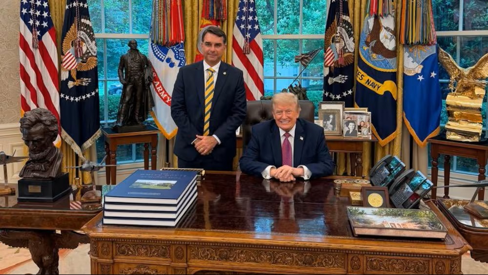 La administración Trump dijo que dará la bienvenida a Bolsonaro y su familia.