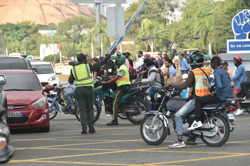 El trabajo y los estudios generan casi tres de cada cuatro primeros viajes del día en el Gran Santo Domingo
