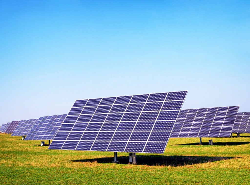 Proponen medición periódica de paneles solares