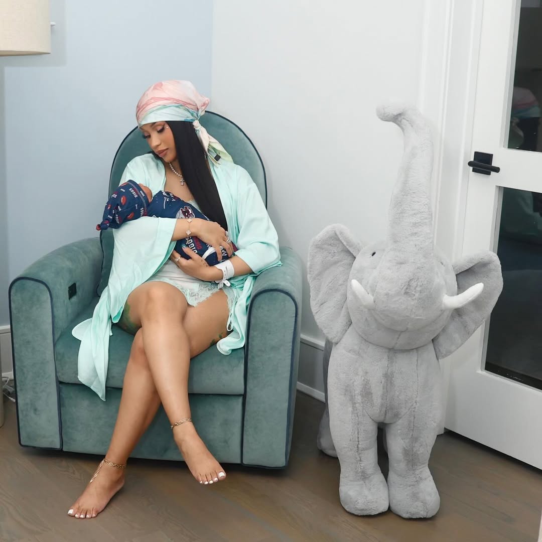 Cardi B con su cuarto hijo
