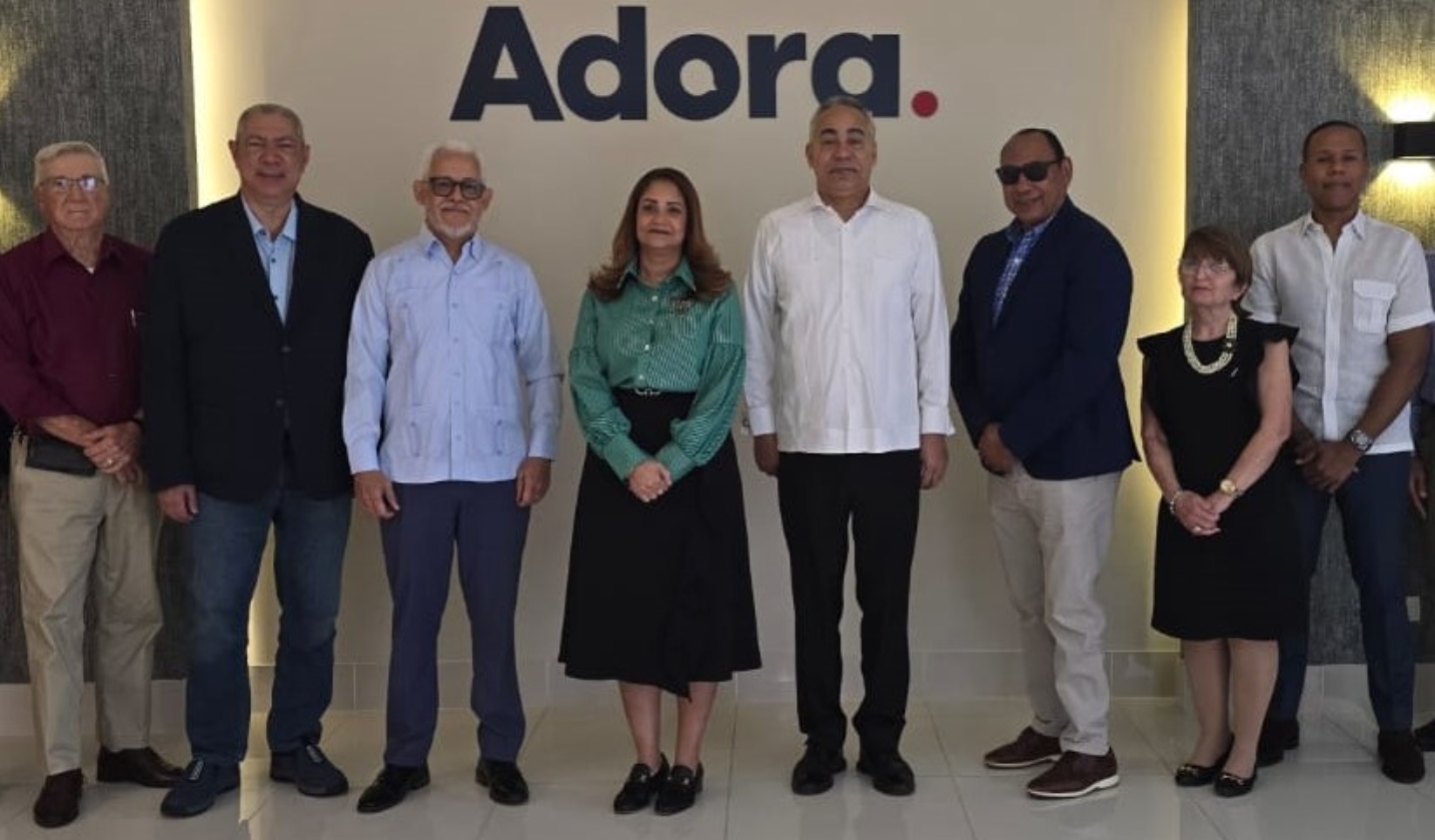 De izquierda a derecha, directores de Adora y Adopae: Johannes Streep, José Enrique McDougal, José Antonio Aybar, Rosa Olga Medrano, Severo Rivera, Héctor José Torres, Milena Pozuelo, César Omar Liriano y Omar José Cepeda