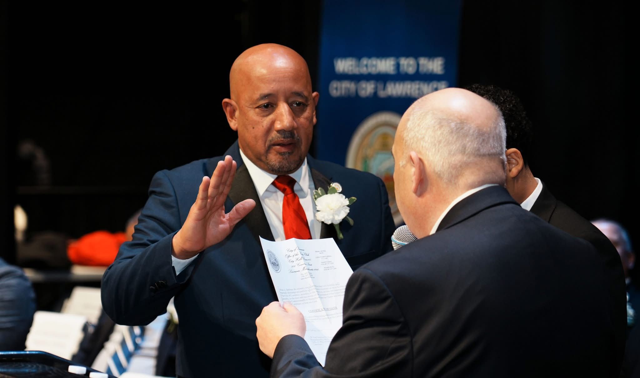 El dominicano Brian A.DePeña jura segundo mandato como alcalde de Lawrence