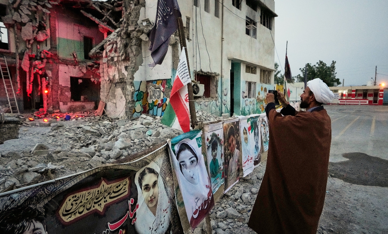 Escuela destruida por ataque estadounidense en Irán el 8 de febrero. AP