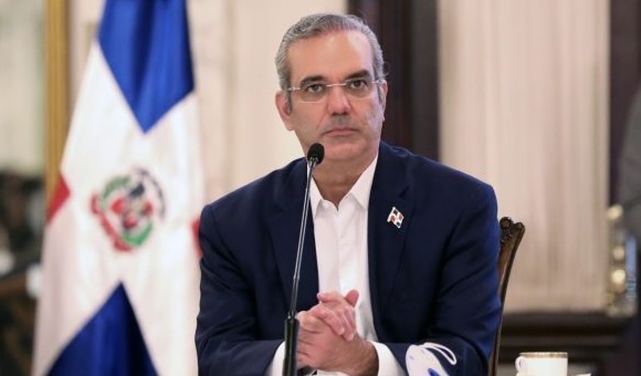 El presidente Luis Abinader ha enviado varios mensajes a los delincuentes pidiéndoles que se entreguen a la justicia.