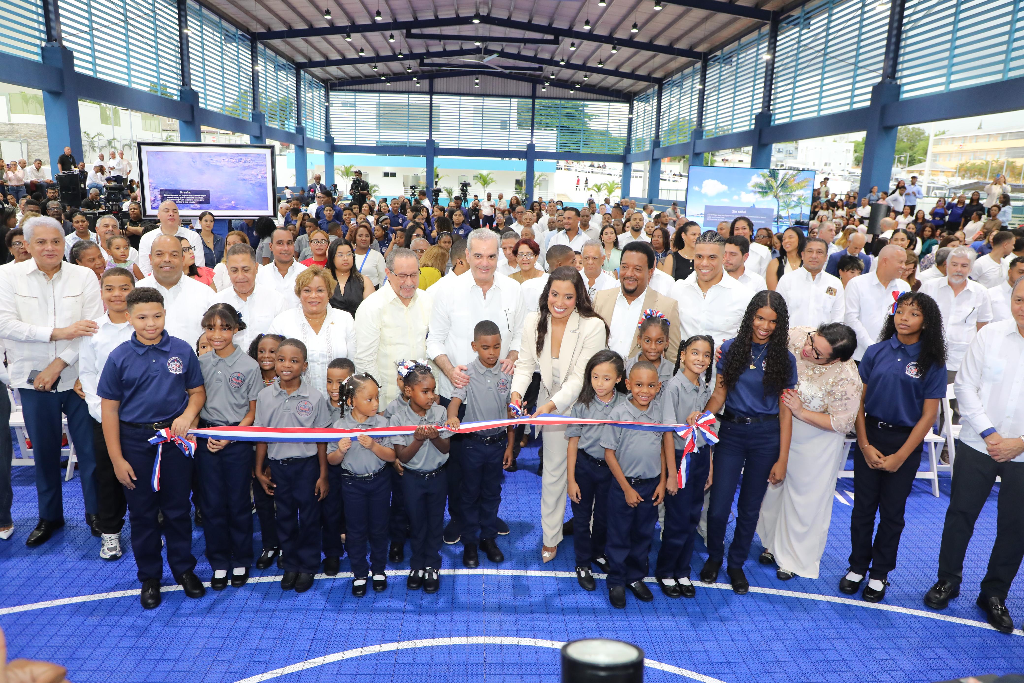 El complejo deportivo fue inaugurado con la presencia de otras figuras del deporte.