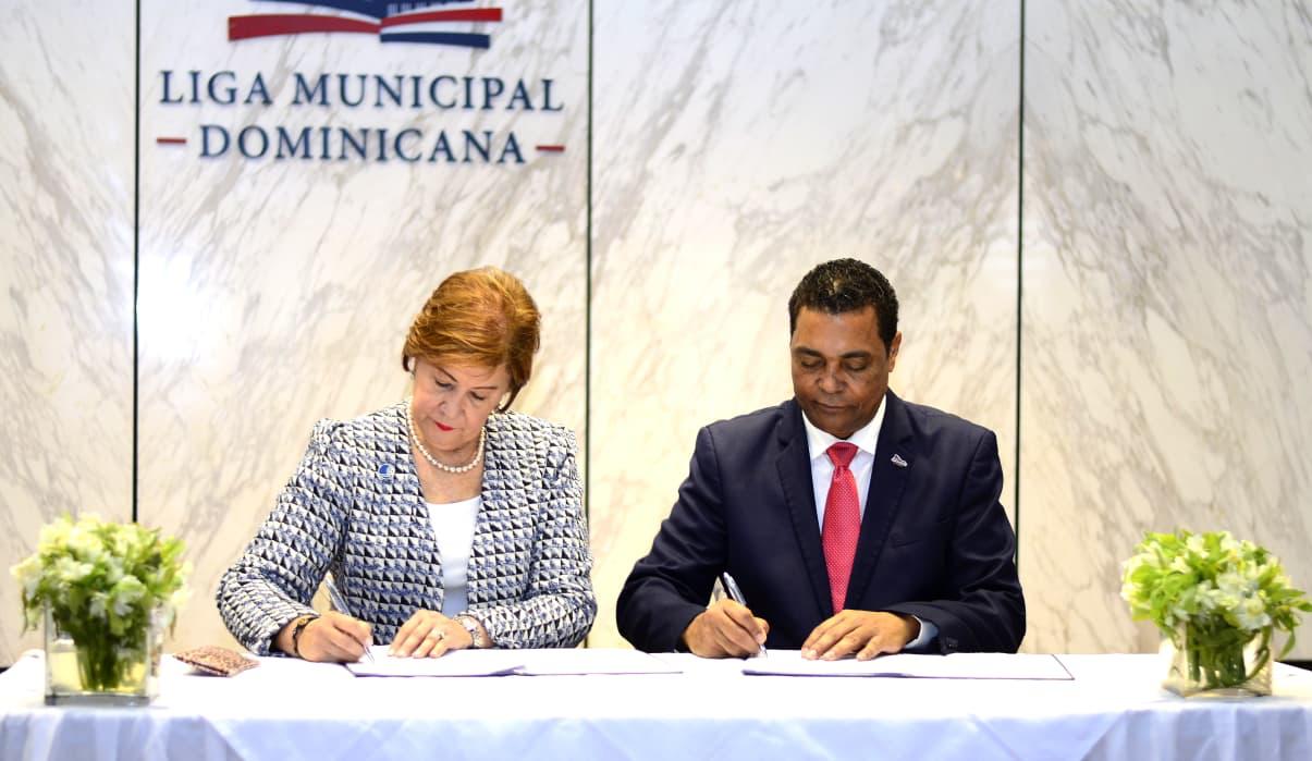 Josefina Pimentel y Víctor D'Aza