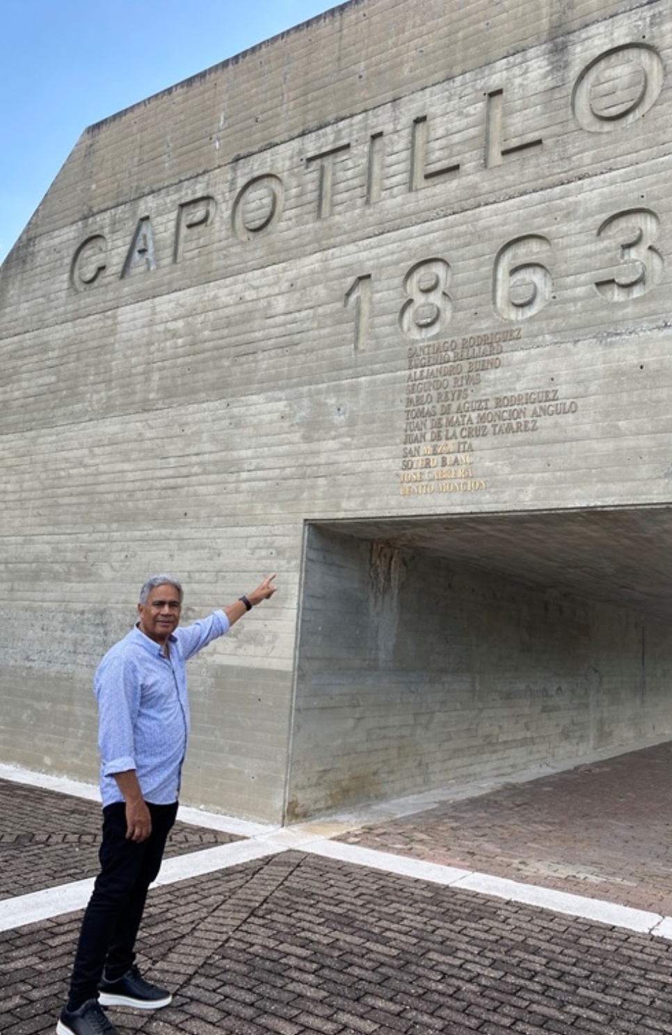 El autor en Capotillo, que recuerda las gestas independentistas.