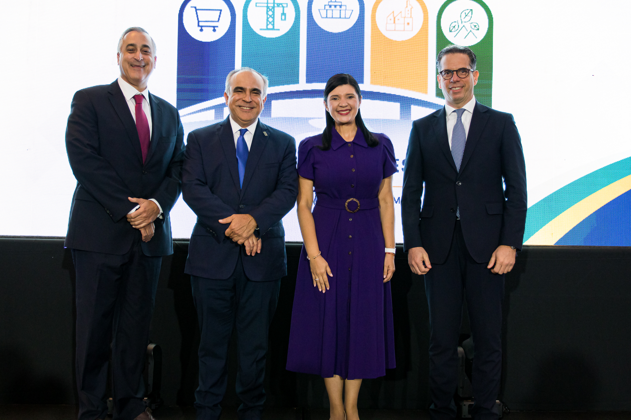 Celso Juan Marranzini, César Dargam, Gabriel Diez y el Ministro de Trabajo de Panamá.jpg