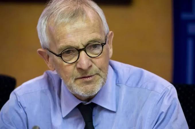 Premio Nobel de Física otorga a Francis Halzen por sus descubrimientos sobre neutrinos
