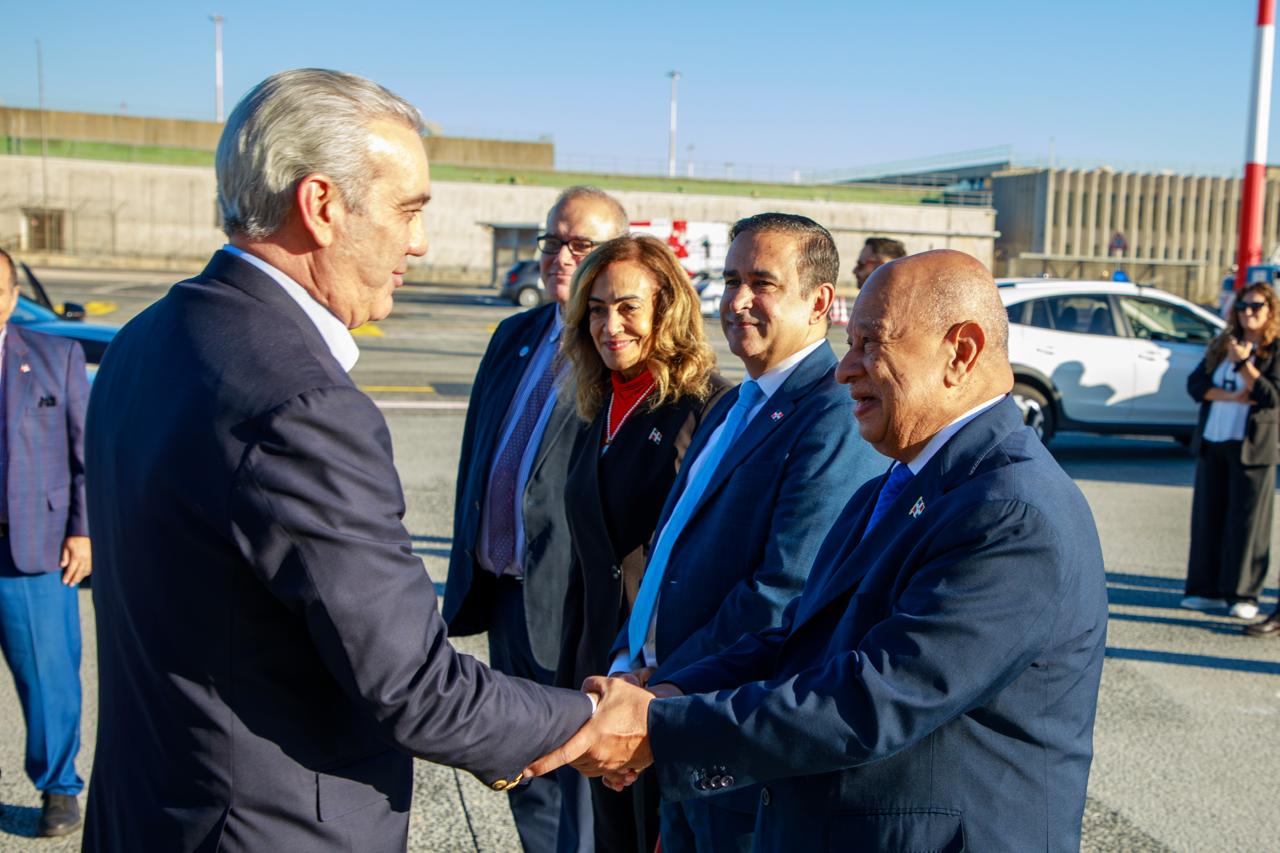 El presidente Abinader llega a Roma para audiencia de Estado con Su Santidad el Papa León XIV en la Ciudad del Vaticano y para participar en la asamblea de la FAO