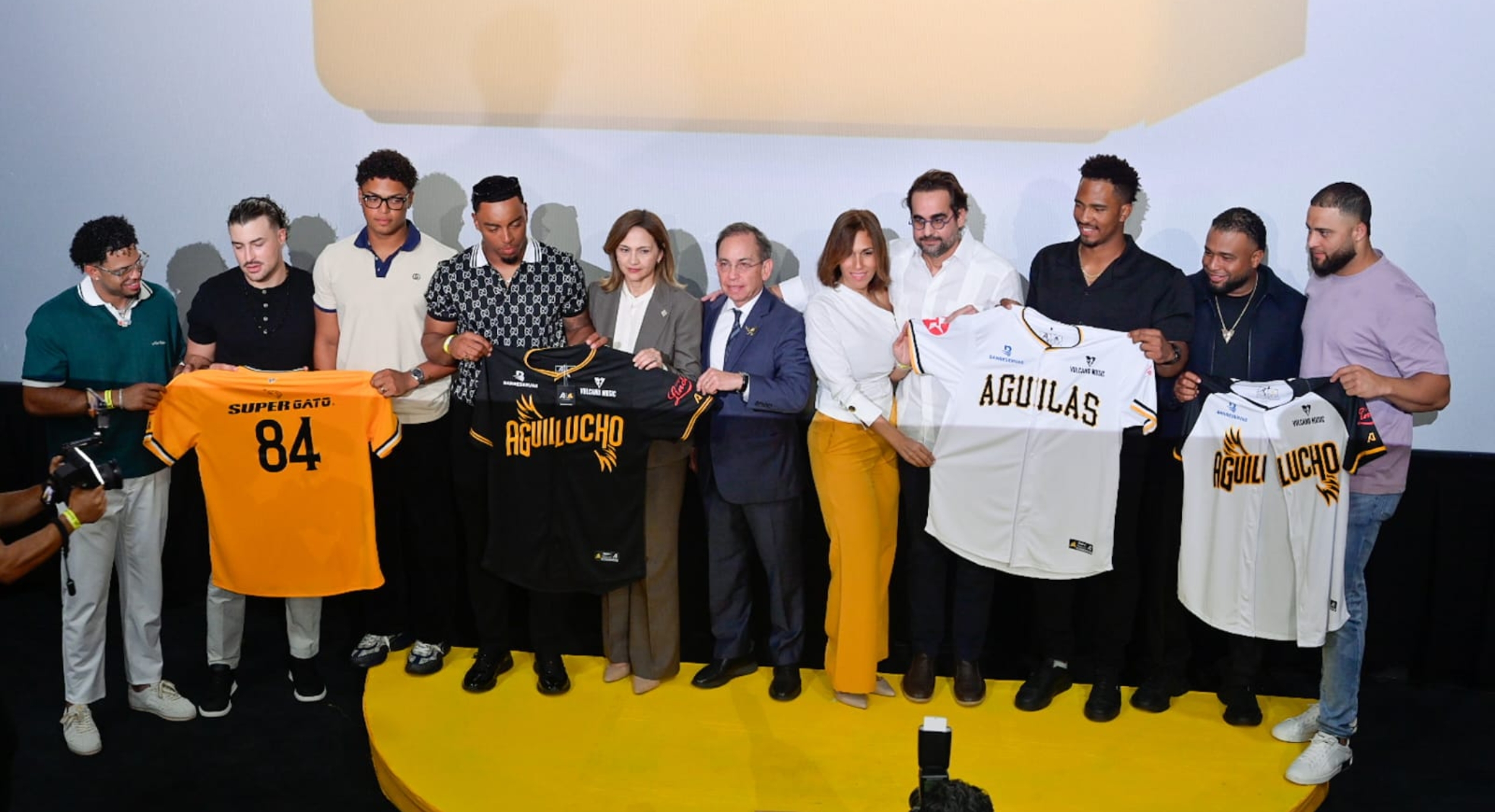 Momentos en los que la directiva de las Águilas del Cibao presentó a los jugadores criollos y refuerzos en la Gala donde ofrecieron todos los detalles de lo que traerá el equipo del Mamey a partir del próximo viernes