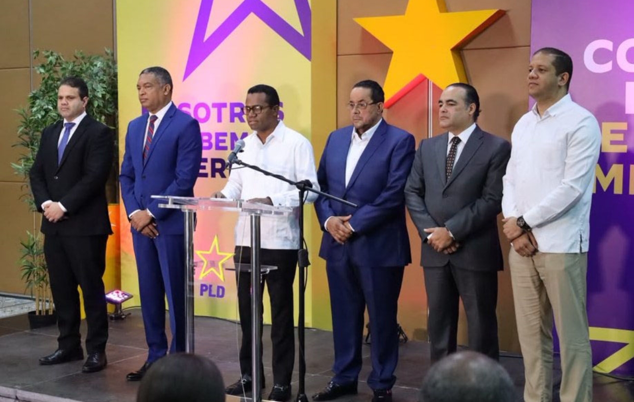 Dirigentes del PLD en rueda de prensa sobre la crisis del sector arrocero.