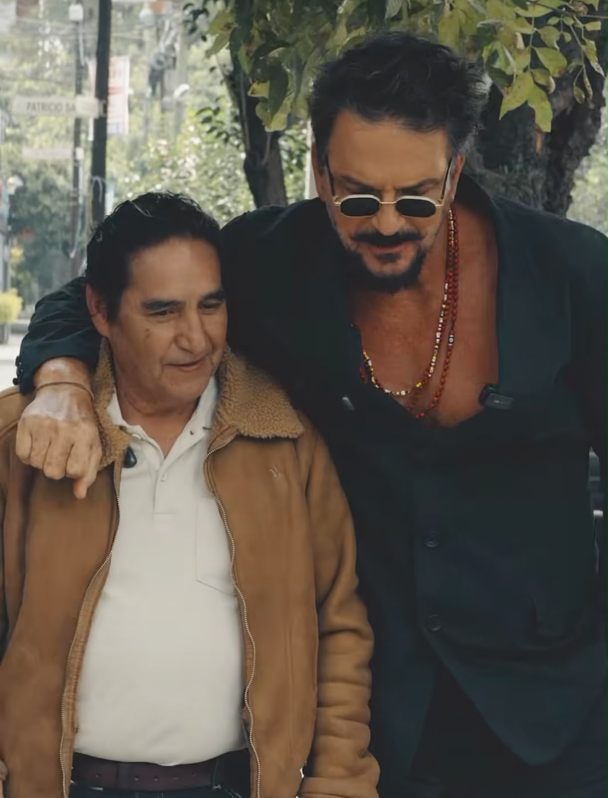 Quién es el taxista que inspiró una canción de Ricardo Arjona y recibió un auto