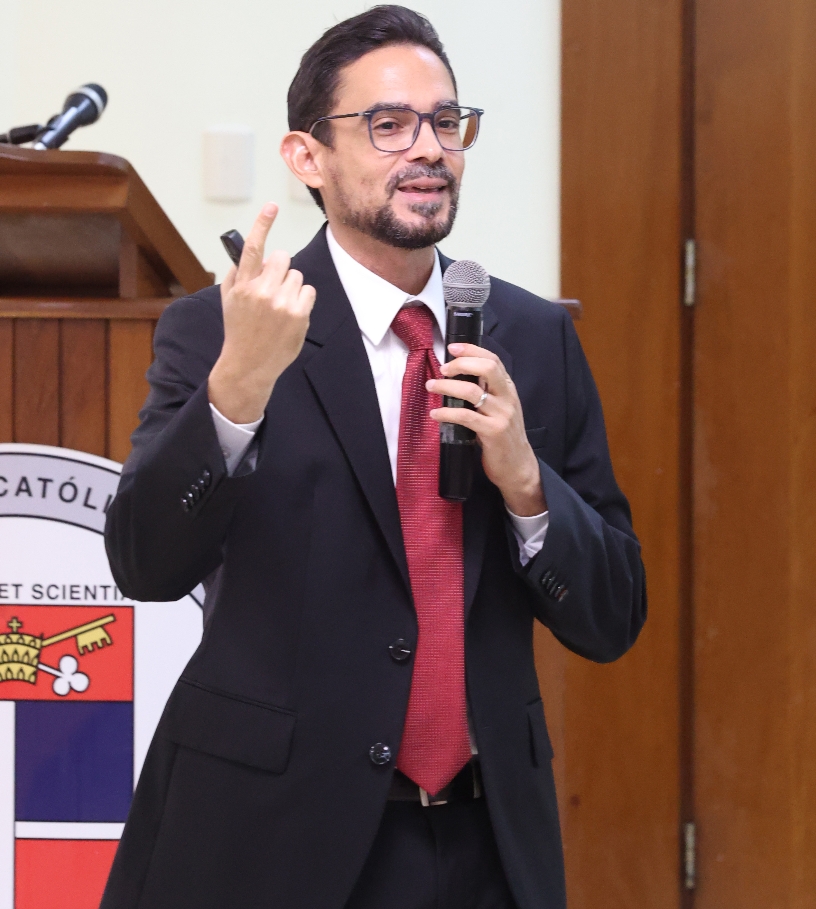 Kiero Guerra durante el partido.