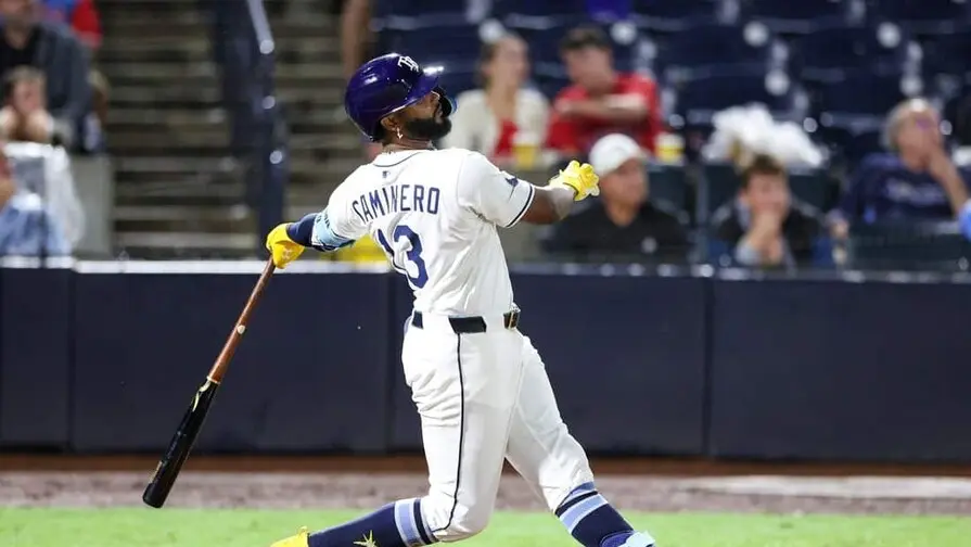 Junior Caminero pega jonrón de dos carreras