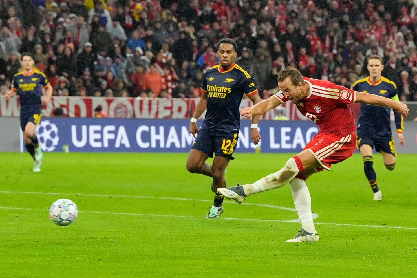 Harry Kane marca contra el Arsenal