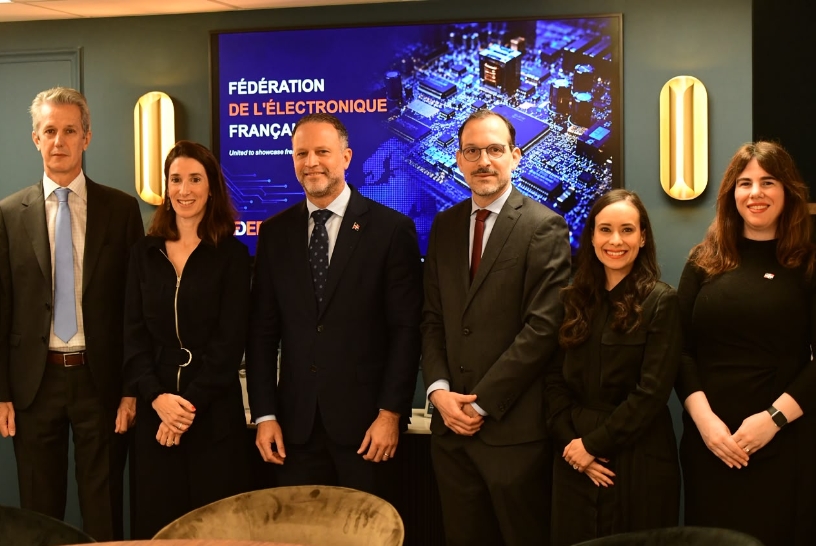Viceministro Daniel Peña con directivos del FdEF.