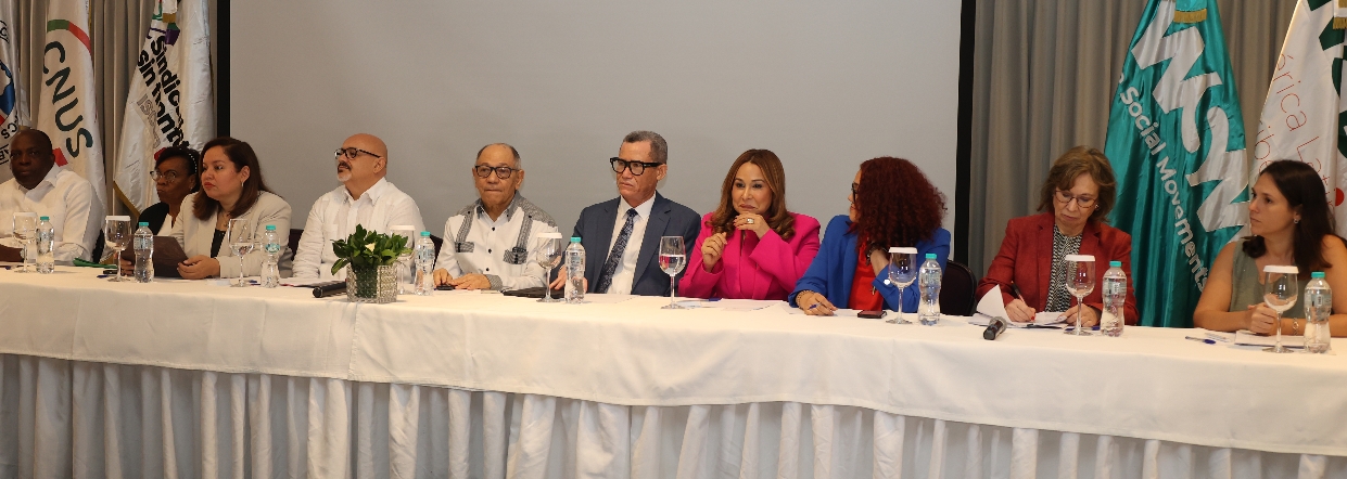 Representantes del gobierno, sector sindical y organizaciones sociales.