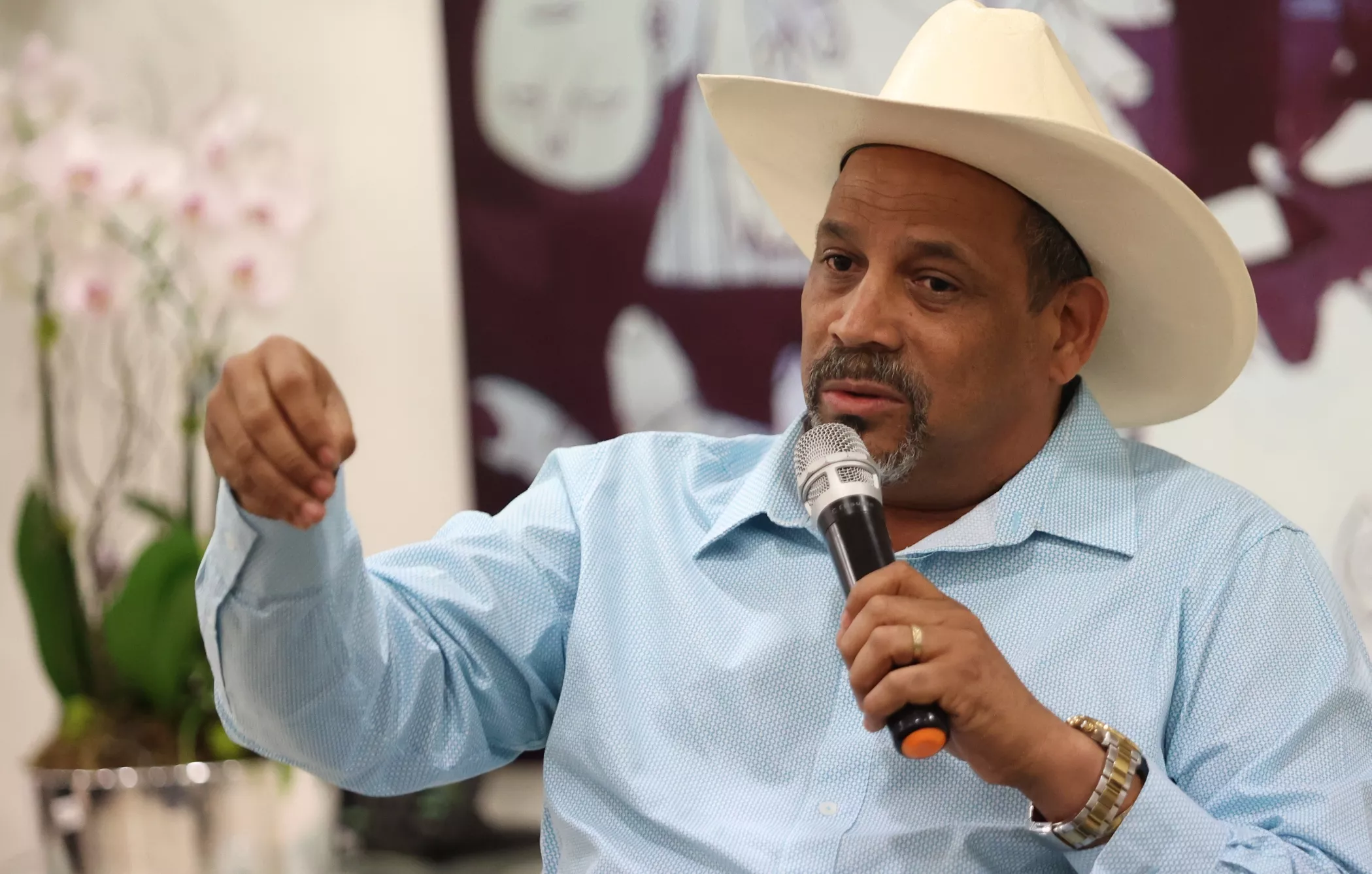 Santiago Riverón criticó a quienes presionan al Gobierno dominicano para que se una al presidente de El Salvador Nayib Bukele y actúe sobre la situación haitiana.