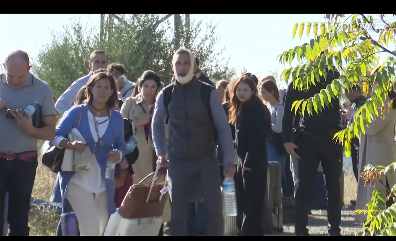 Los pasajeros describieron el fuerte impacto, la presencia de humo en el interior del tren y las dificultades que enfrentaron para salir de los vagones tras el descarrilamiento.