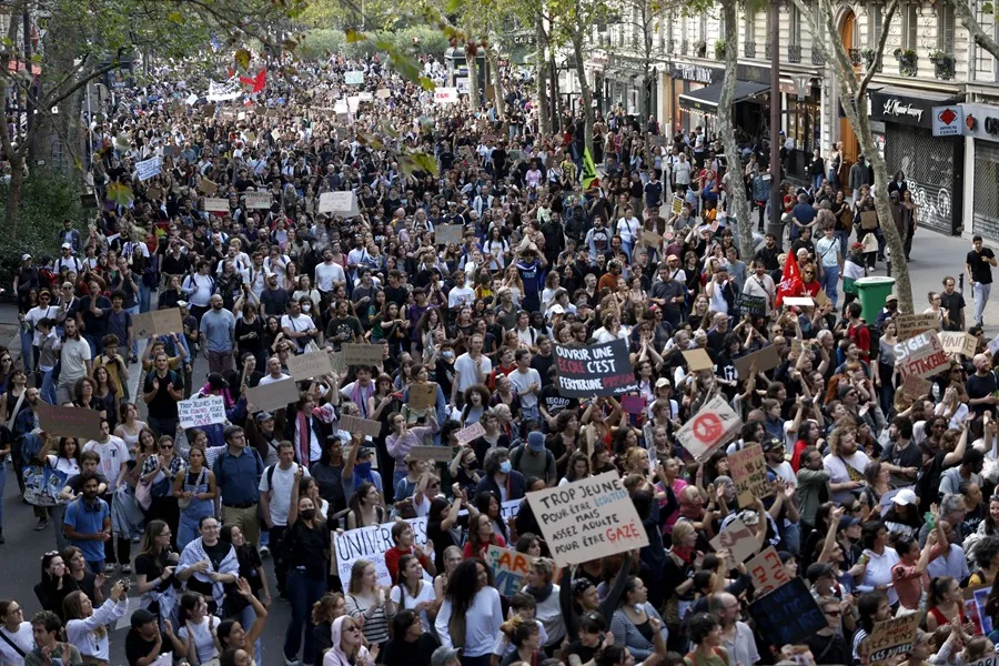 Casi 6.900 detenidos en protestas estudiantiles en Francia; 86% menores