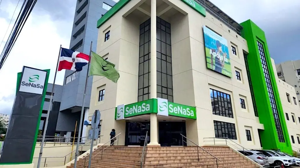 Integrantes del Senasa atrapados entre el límite de RD$12,000 y el alto costo de los medicamentos