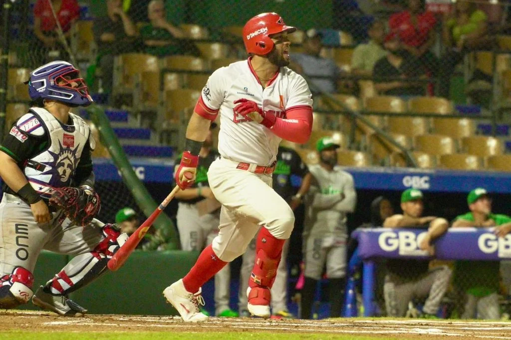 ¡Otro traje de Marmolejos! Leones ganan sexto consecutivo al blanquear a las Estrellas