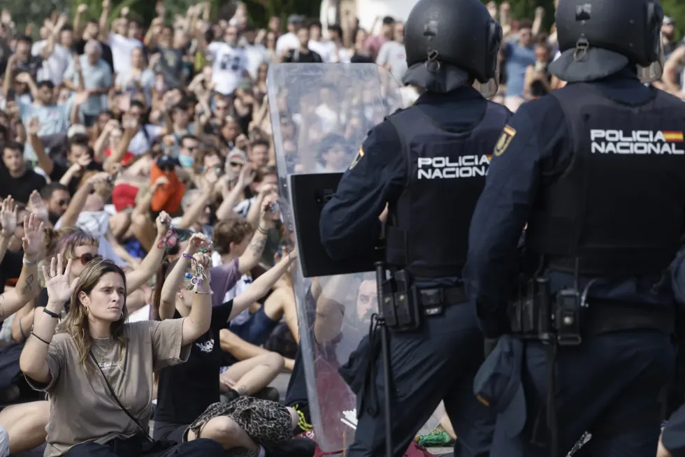 La marcha por la vivienda en Madrid reúne a 70.000 personas, mientras se producen incidentes en Valencia