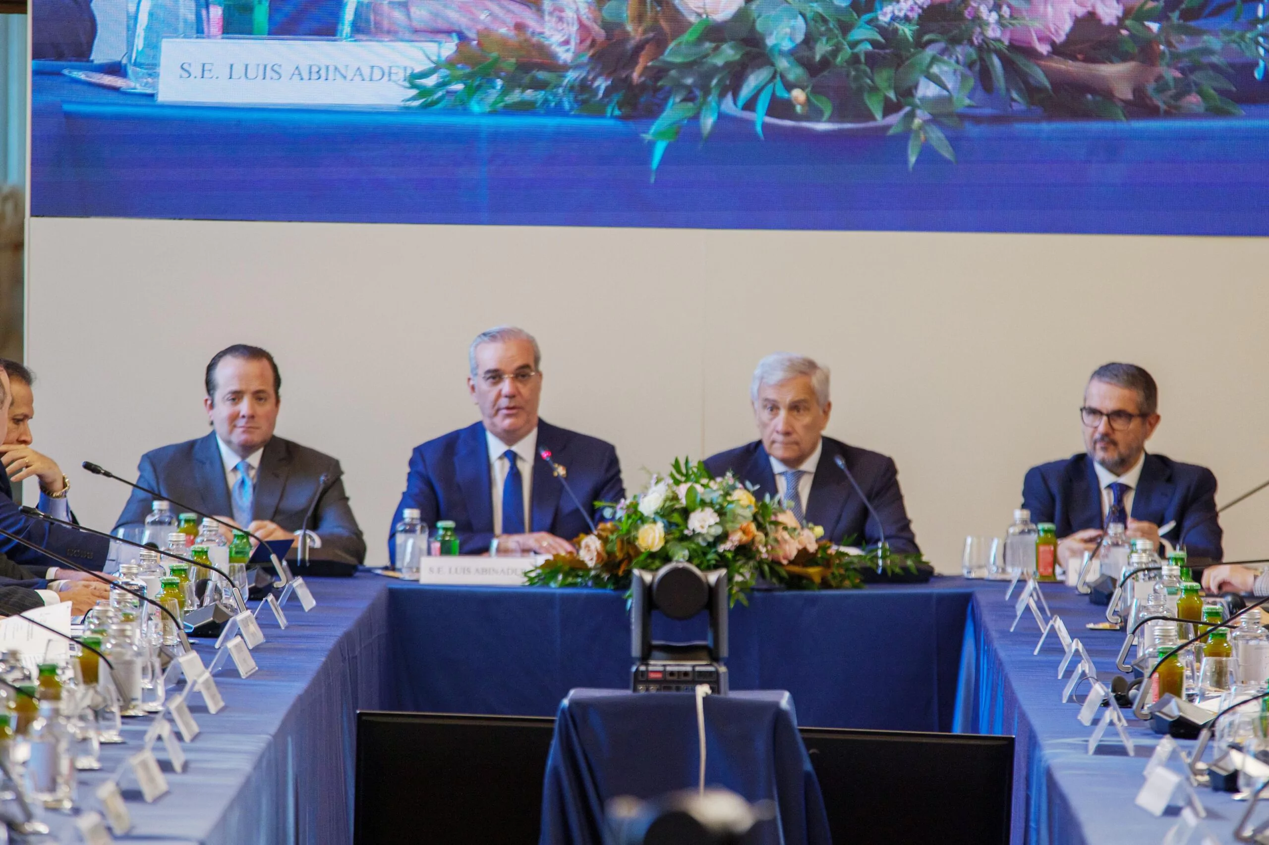 Luis Abinader encabeza encuentro empresarial en Roma para promover inversiones italianas en República Dominicana