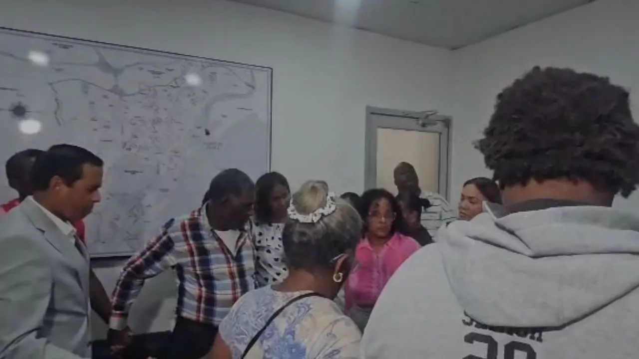 Familiares de dominicanos en Rusia se reúnen con autoridades en Haina para conocer su paradero tras ser enviados a Ucrania