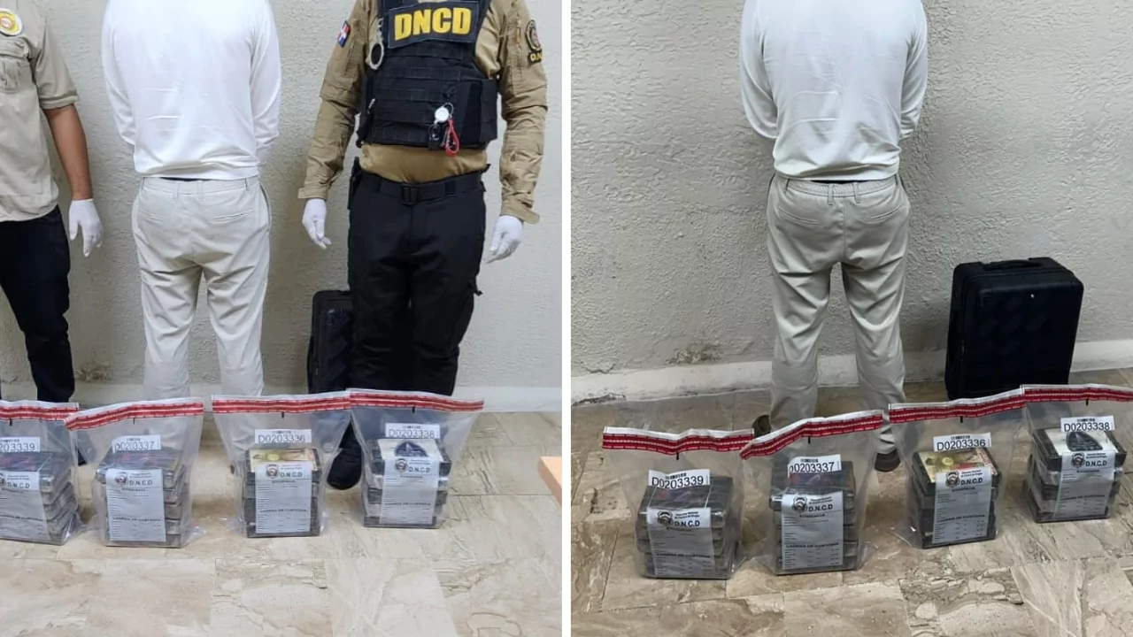 Hombre detenido con agentes de la DNCD y varios paquetes incautados en Punta Cana por presunta cocaína en su equipaje